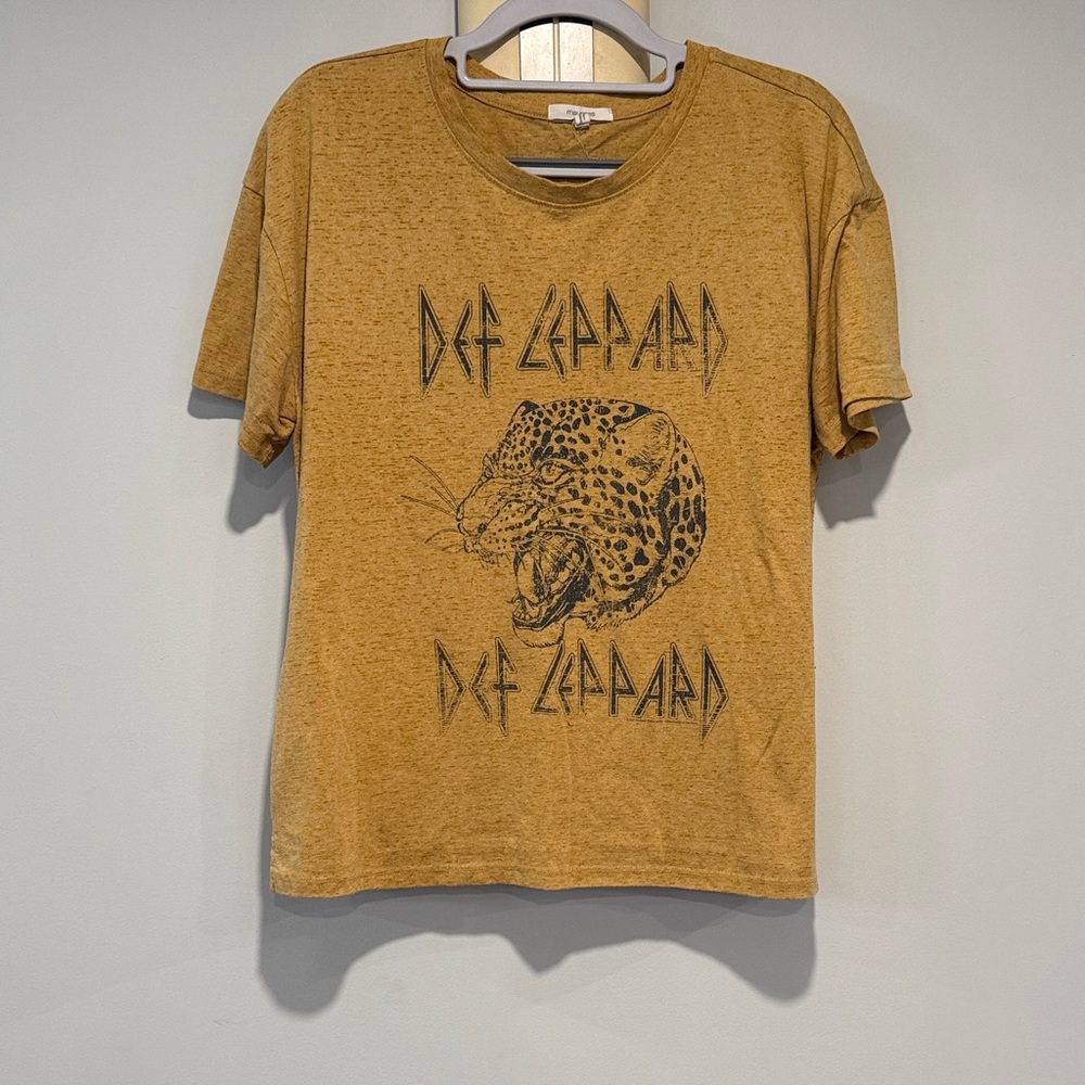 Def Leppard Graphic T-Shirt in Mustard